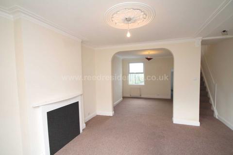 3 bedroom end of terrace house to rent - Northumberland Avenue, Southend On Sea