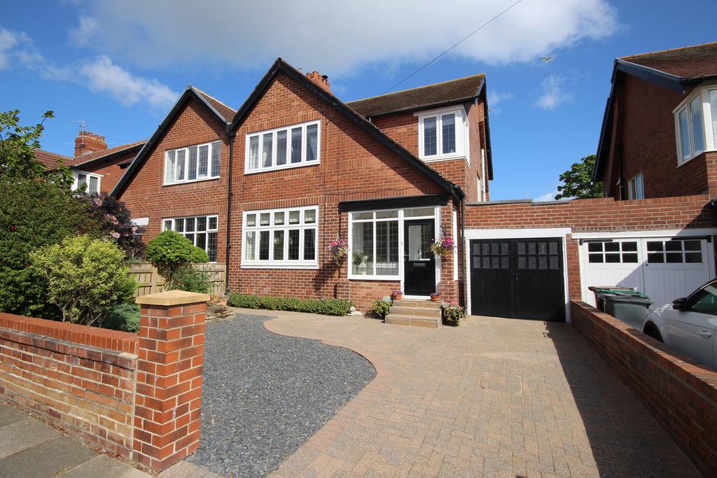 St Marys Avenue, Whitley Bay, Tyne &... 3 bed semidetached house £