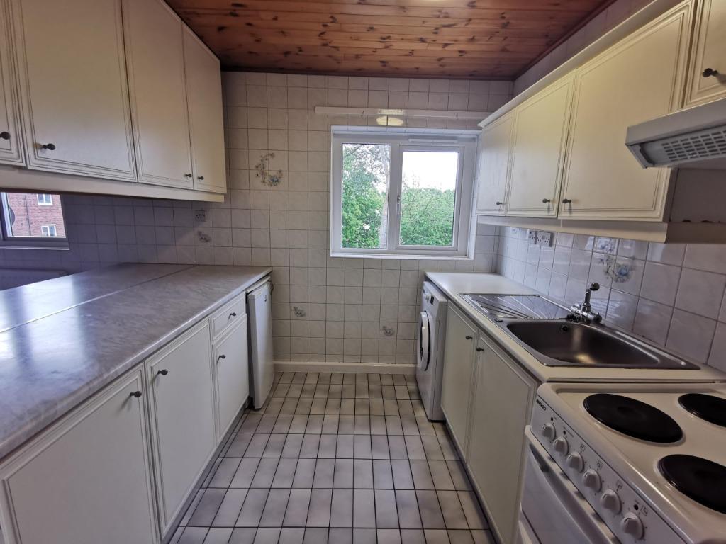 West Farm Avenue, Longbenton, Newcastle upon Tyne, NE12 2 bed flat £