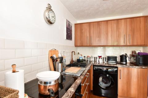 1 bedroom flat for sale, Woodhams Close, Battle, East Sussex