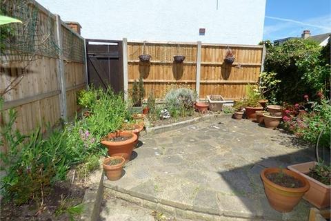 3 bedroom terraced house to rent - Glendale Gardens, Leigh on sea, Leigh on sea,