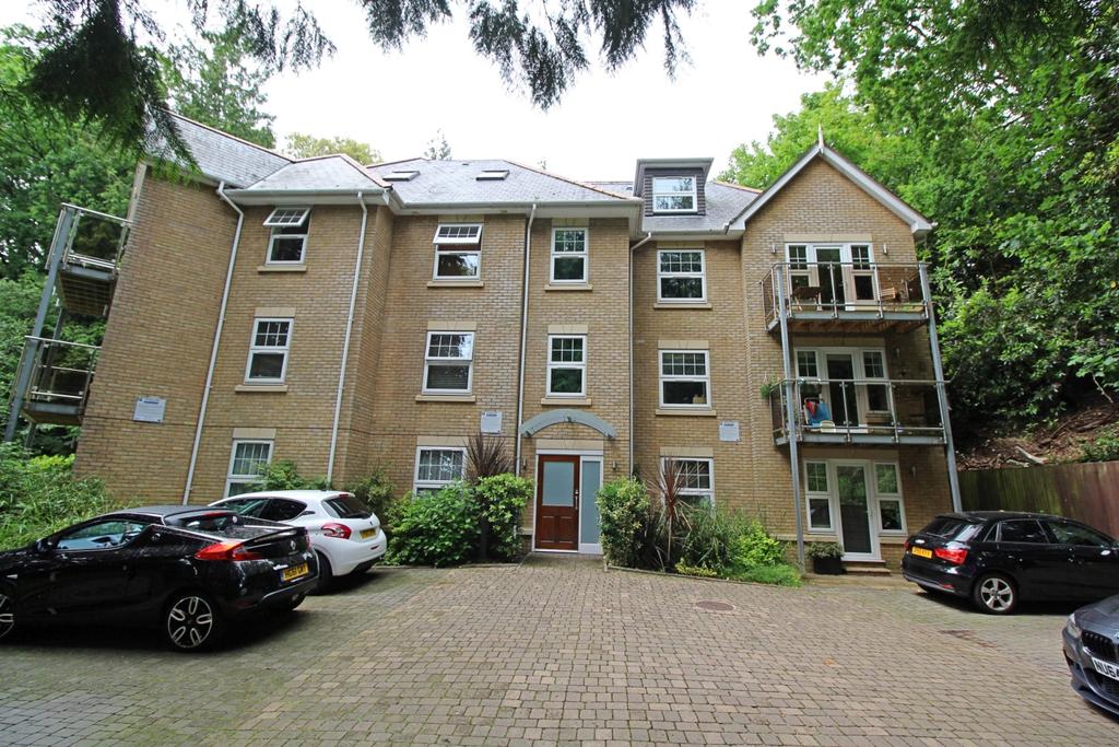 North Road, Lower Parkstone 2 bed duplex £1,300 pcm (£300 pw)