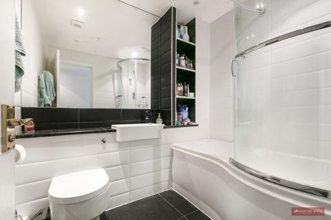 2 bedroom flat for sale, Sycamore Court, 203 Great North Way, London, NW4