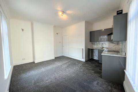 1 bedroom house to rent, Ledger Lane, Outwood