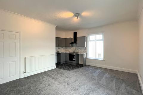 1 bedroom house to rent, Ledger Lane, Outwood