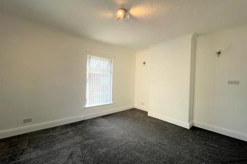 1 bedroom house to rent, Ledger Lane, Outwood