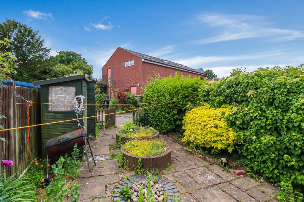 The Crescent, Abbots Langley, Herts, WD5 3 bed terraced house £550,000