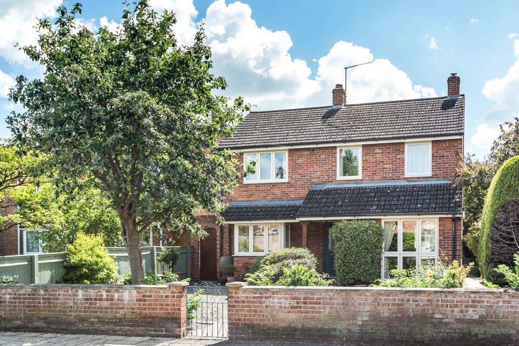 Chalgrove, Oxfordshire, OX44 4 bed detached house £650,000