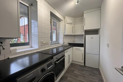 2 bedroom flat to rent, Kielder Square, Salford, M5 4UW