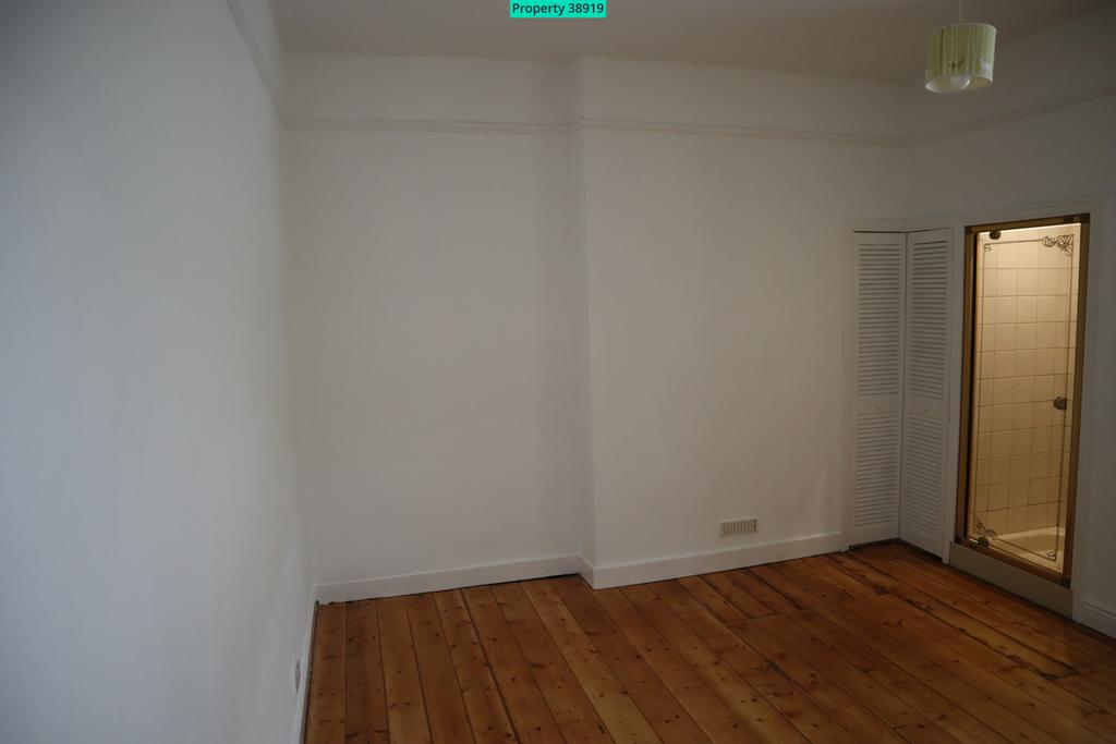 Bedroom with ensuite