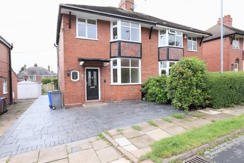 3 bedroom semi-detached house to rent - Parkwood Avenue, Stoke-on-Trent, ST4
