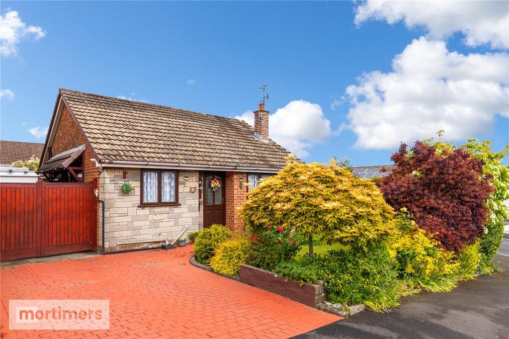 Alpine Grove, Blackburn, Lancashire, BB2 3 bed detached house £209,995