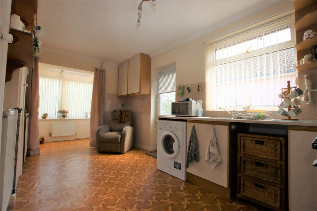 Heath Rise, Fakenham 2 bed detached bungalow £225,000