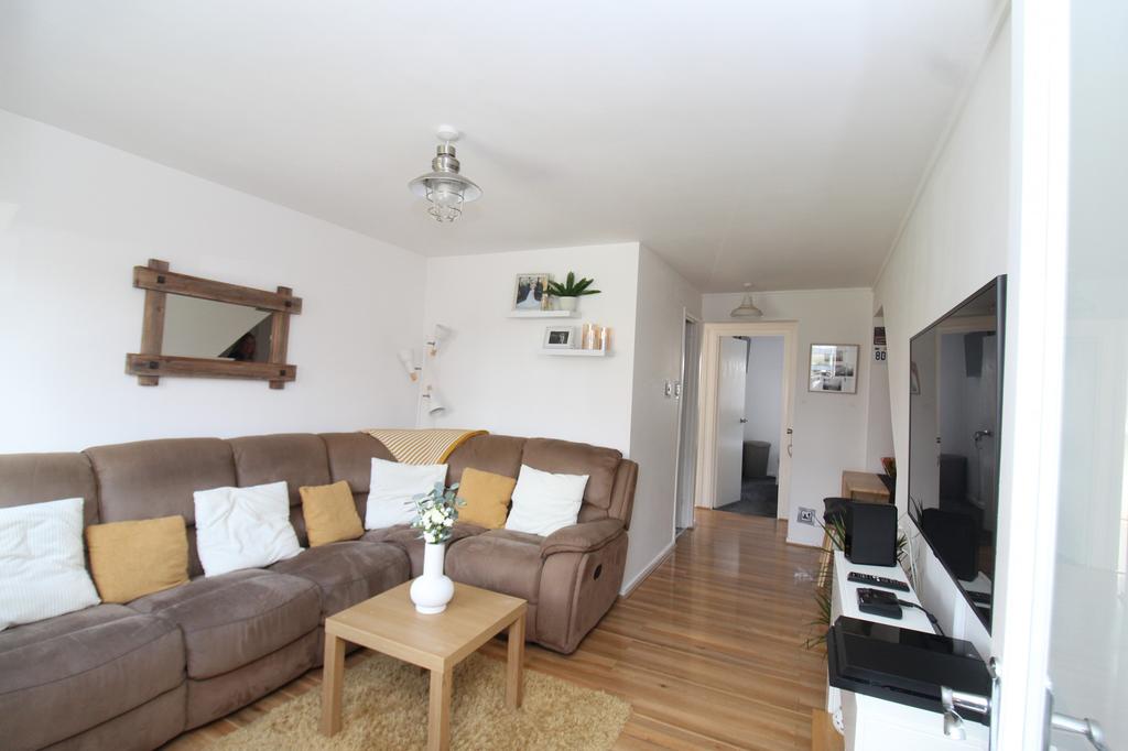Hamelin Road, Gillingham, Kent, ME7 1 bed £200,000