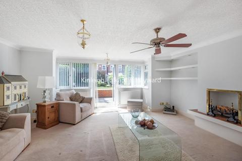 18 Oak Grove, West Wickham, BR4 0QP