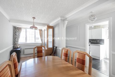 18 Oak Grove, West Wickham, BR4 0QP