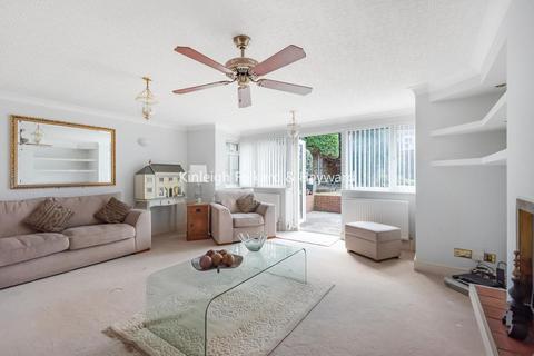18 Oak Grove, West Wickham, BR4 0QP