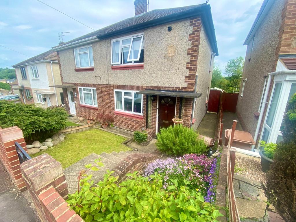 Settington Avenue, Chatham 2 bed semidetached house £995 pcm (£230 pw)