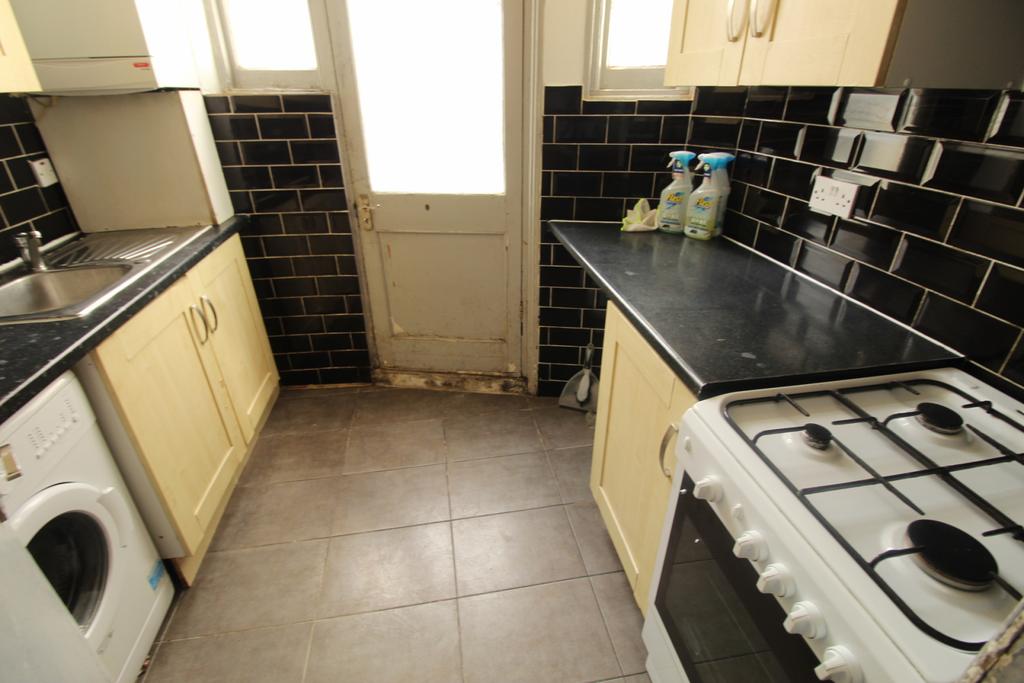 First Floor Two Bedroom Flat to Rent in Harlesden