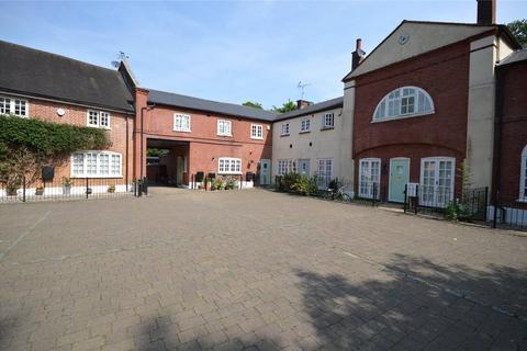 3 bedroom terraced house to rent - Coopers Mews, Watford, Hertfordshire, WD25