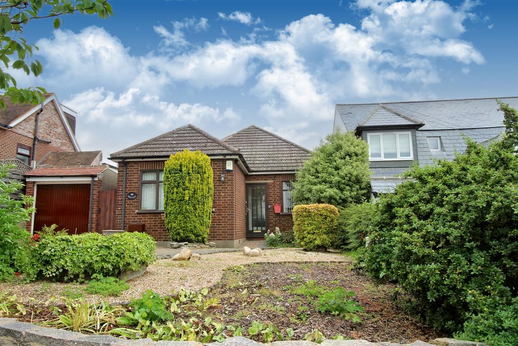 South Hill, HorndonontheHill SS17 3 bed detached bungalow for sale