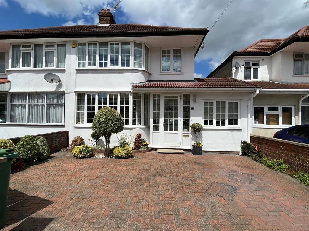 Colwyn Avenue, Perivale, Greenford 4 bed semidetached house £2,500