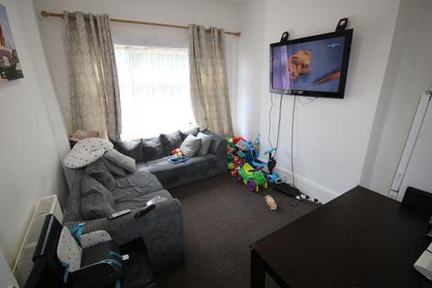 2 bedroom flat to rent, Kimberley Gardens, London