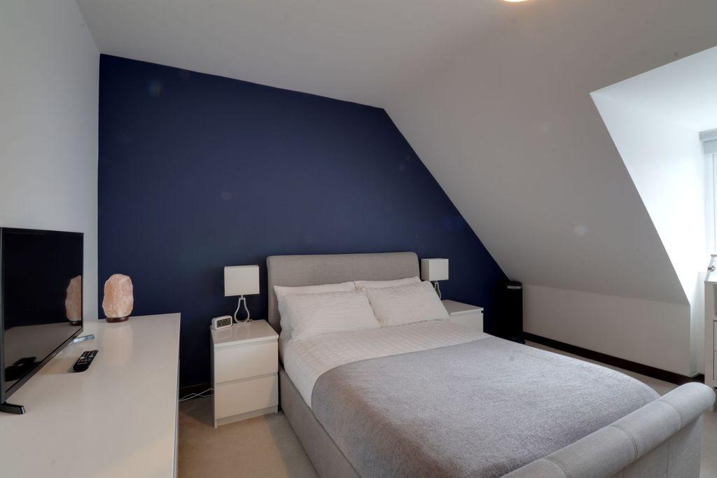 Bedroom 1 (Double)