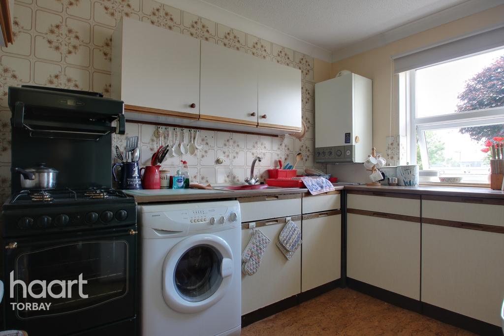 Quinta Close, Torquay 2 bed apartment £150,000