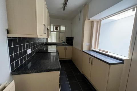 3 bedroom semi-detached house to rent, Stratford Road, Hall Green