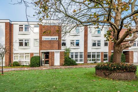 14 Sweyn Place, London, SE3 0EZ