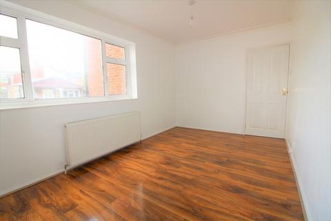 3 bedroom flat to rent, Tillotson Road, Edmonton, N9