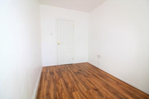 3 bedroom flat to rent, Tillotson Road, Edmonton, N9