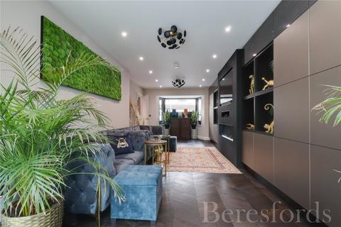 46 Woodstock Avenue, Romford, RM3 9NF