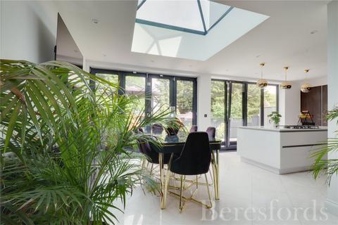 46 Woodstock Avenue, Romford, RM3 9NF