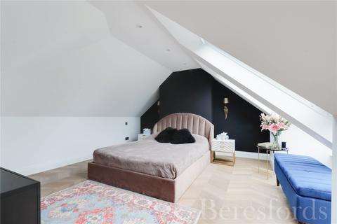 46 Woodstock Avenue, Romford, RM3 9NF