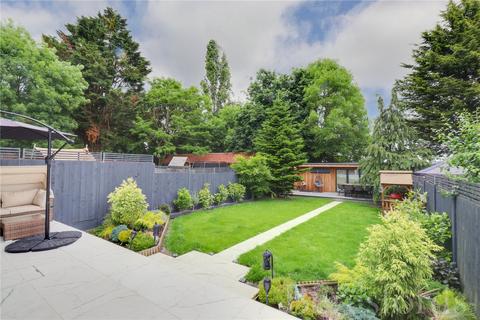 46 Woodstock Avenue, Romford, RM3 9NF