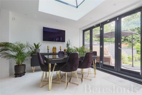 46 Woodstock Avenue, Romford, RM3 9NF