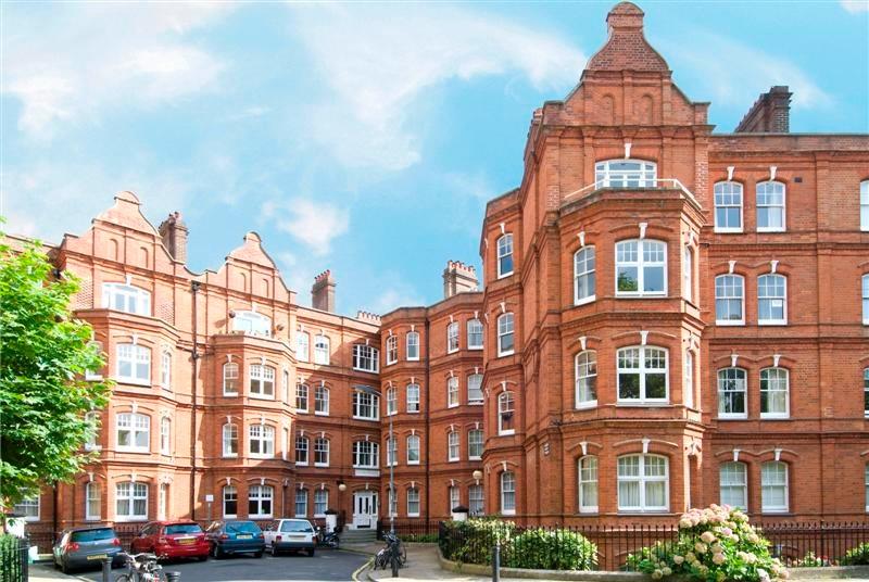 Queen's Club Gardens, London, W14 2 bed flat £1,950 pcm (£450 pw)