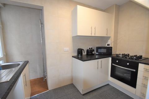 2 bedroom terraced house to rent, New Inn Court, Cullompton, Devon, EX15