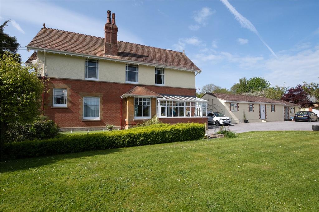 Lyme Road, Crewkerne, Somerset, TA18 7 bed detached house for sale £