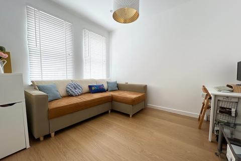 8 Southdown Road, Carshalton, SM5 4LT