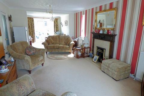 7 Kirkway, Broadstone, BH18 8ED