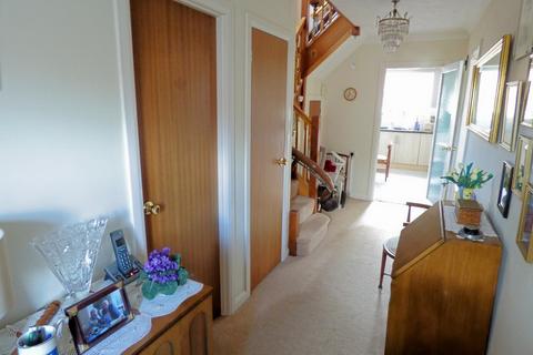 7 Kirkway, Broadstone, BH18 8ED