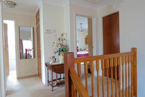 7 Kirkway, Broadstone, BH18 8ED