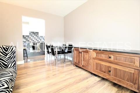 2 bedroom apartment to rent, Celandine Grove, London N14