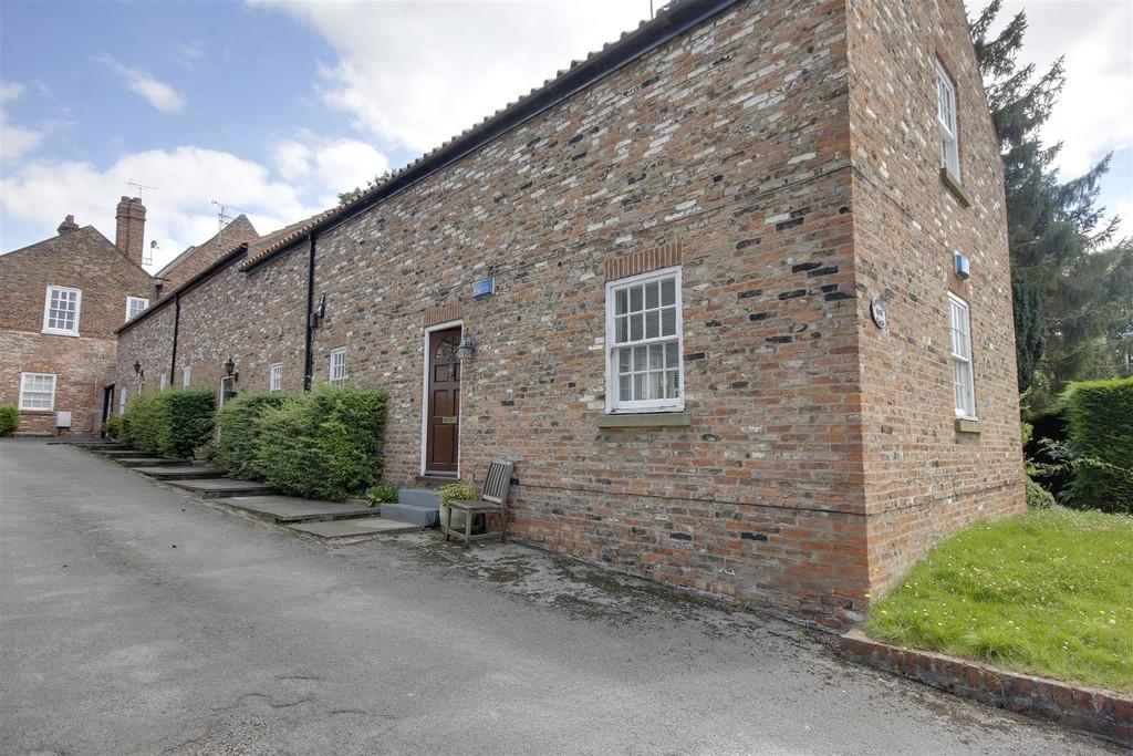 Willerby Hall Mews, Willerby, East Yorkshire 2 bed apartment £650 pcm