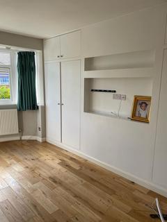 3 bedroom terraced house to rent, Rowan Crescent, London SW16