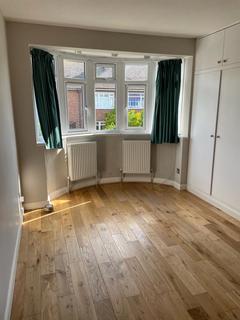 3 bedroom terraced house to rent, Rowan Crescent, London SW16