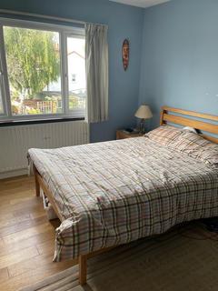 3 bedroom terraced house to rent, Rowan Crescent, London SW16